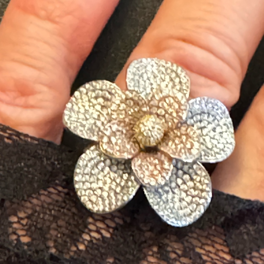 NEW Elegant Sterling .925 Silver and rose gold Flower Ring - Picture 3 of 11